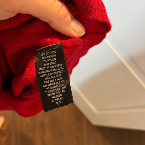 Beautiful red v-neck sweater - Picture 4 of 4